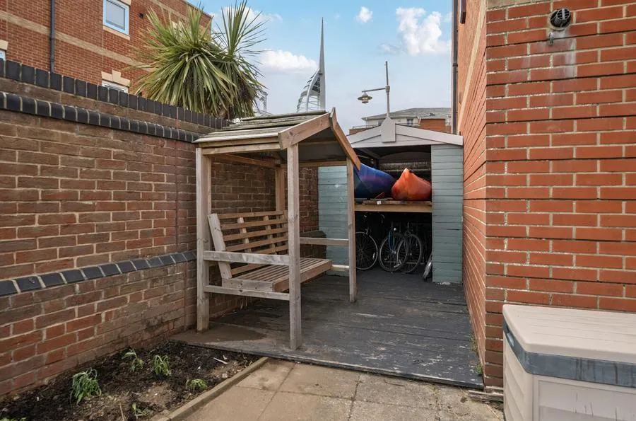 Minerva Crescent, Gunwharf Quays, PO1, photo 18