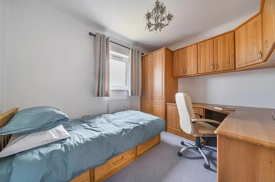 Minerva Crescent, Gunwharf Quays, PO1, photo 15