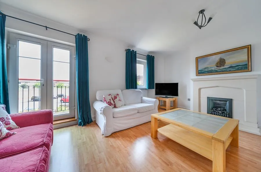 Minerva Crescent, Gunwharf Quays, PO1, photo 3