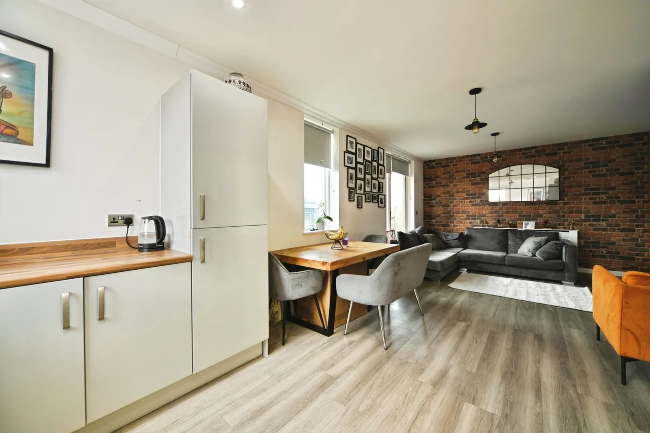 Gardiner Close, Enfield, EN3, photo 15