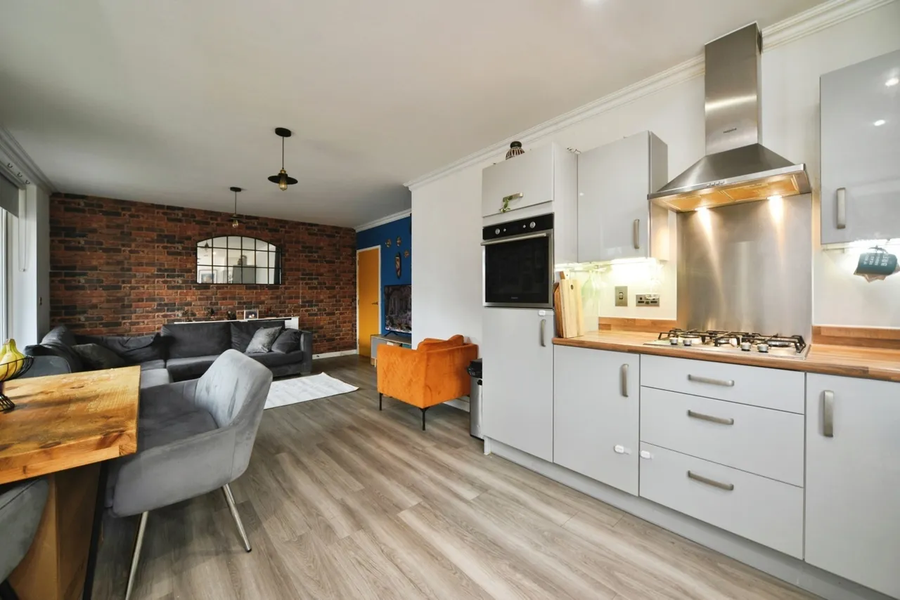 Gardiner Close, Enfield, EN3, photo 14