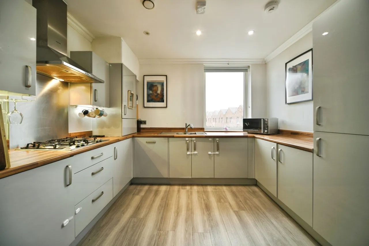 Gardiner Close, Enfield, EN3, photo 21