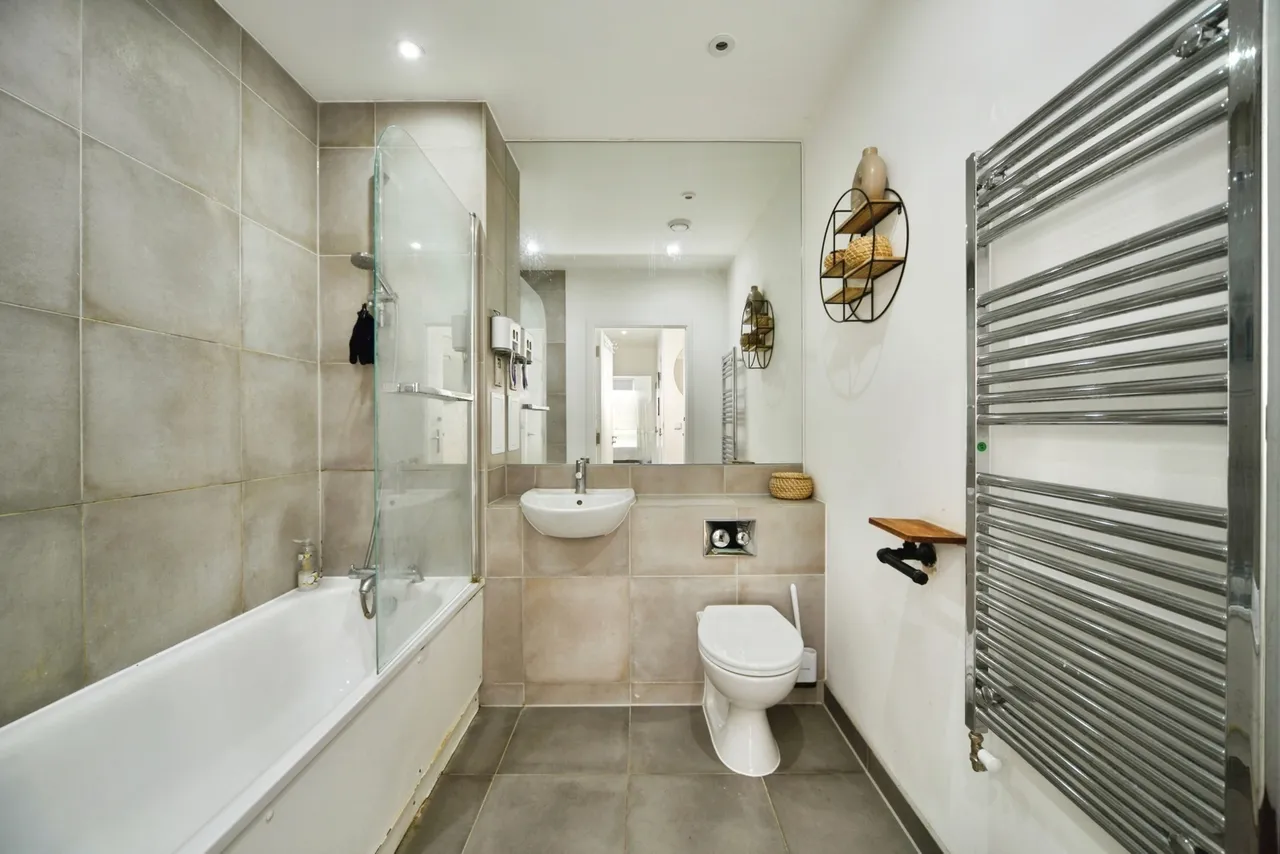 Gardiner Close, Enfield, EN3, photo 4