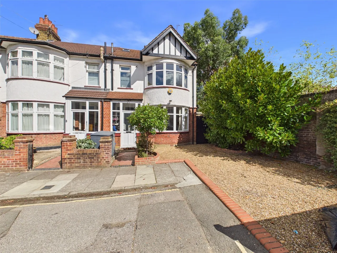 4 bed house to rent, Larches Avenue, London, SW14