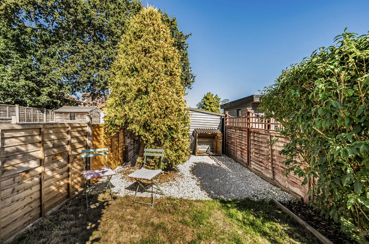 Kings Road, Farncombe, GU7, photo 15