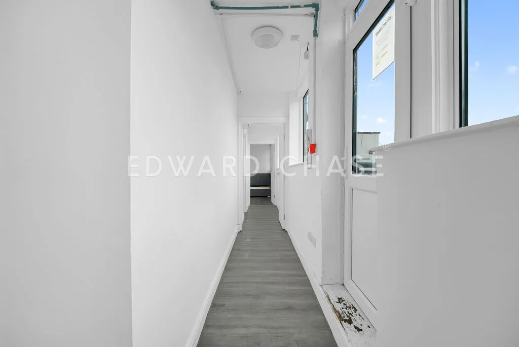 High Road, Ilford, IG1, photo 6