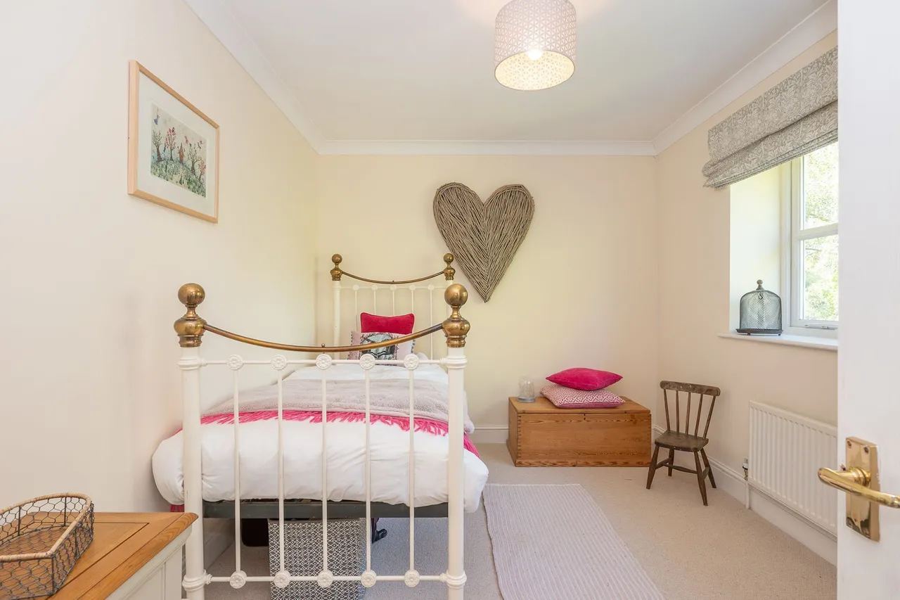 Beautifully Renovated Four-Bedroom De, photo 14