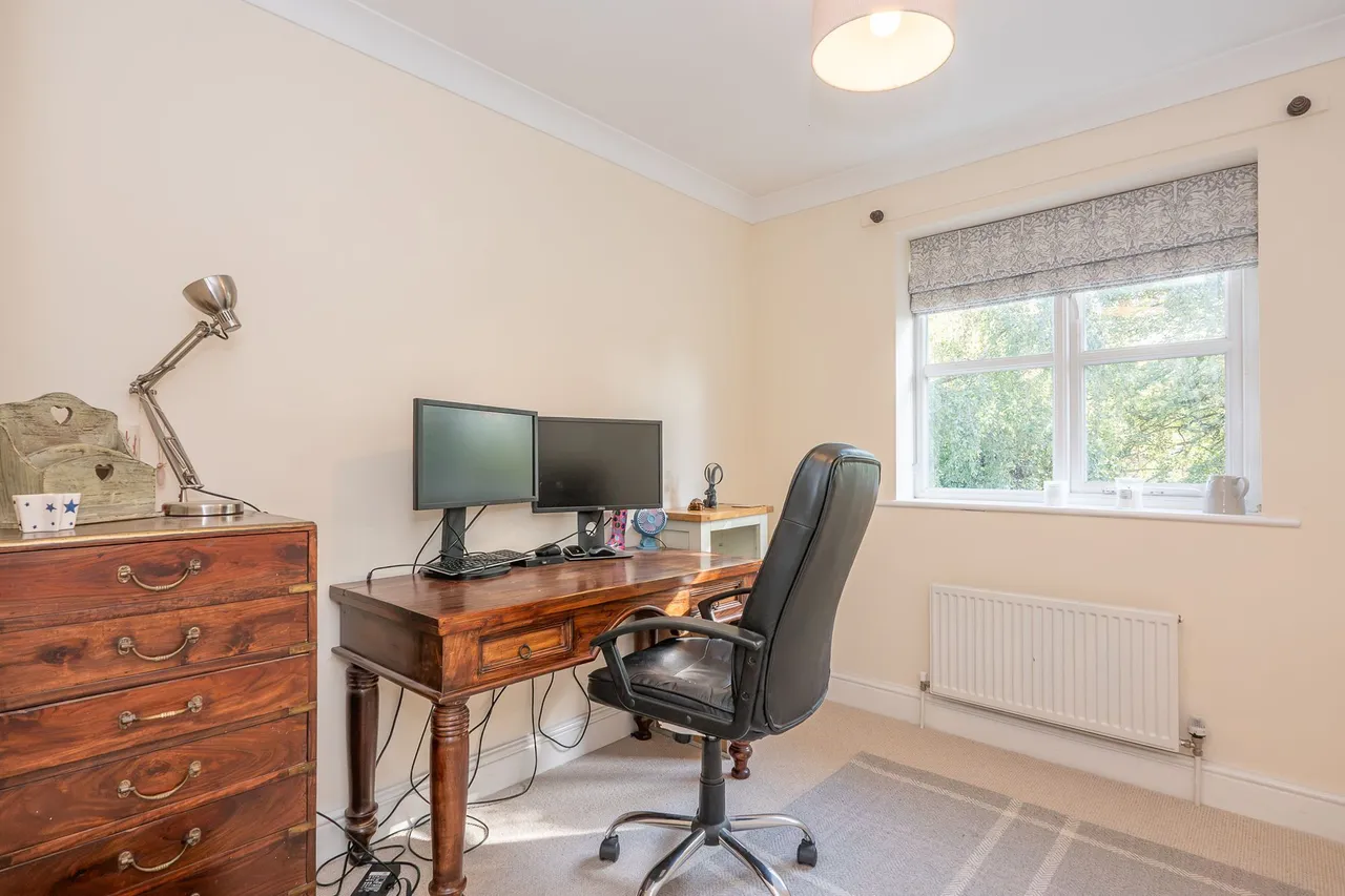Beautifully Renovated Four-Bedroom De, photo 15