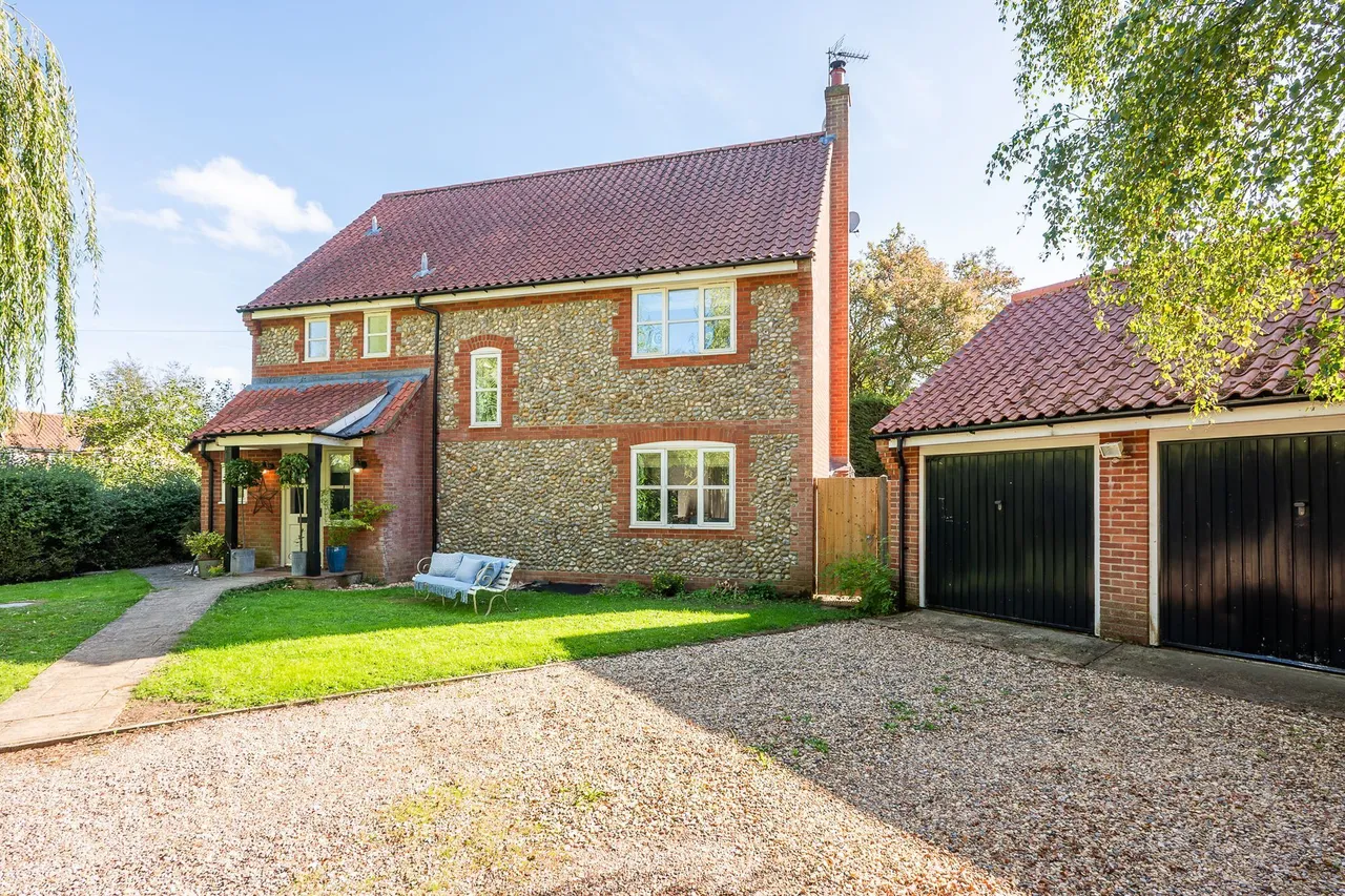 Beautifully Renovated Four-Bedroom De, photo 21
