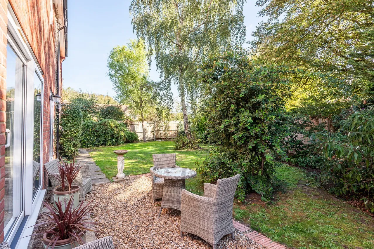 Beautifully Renovated Four-Bedroom De, photo 19