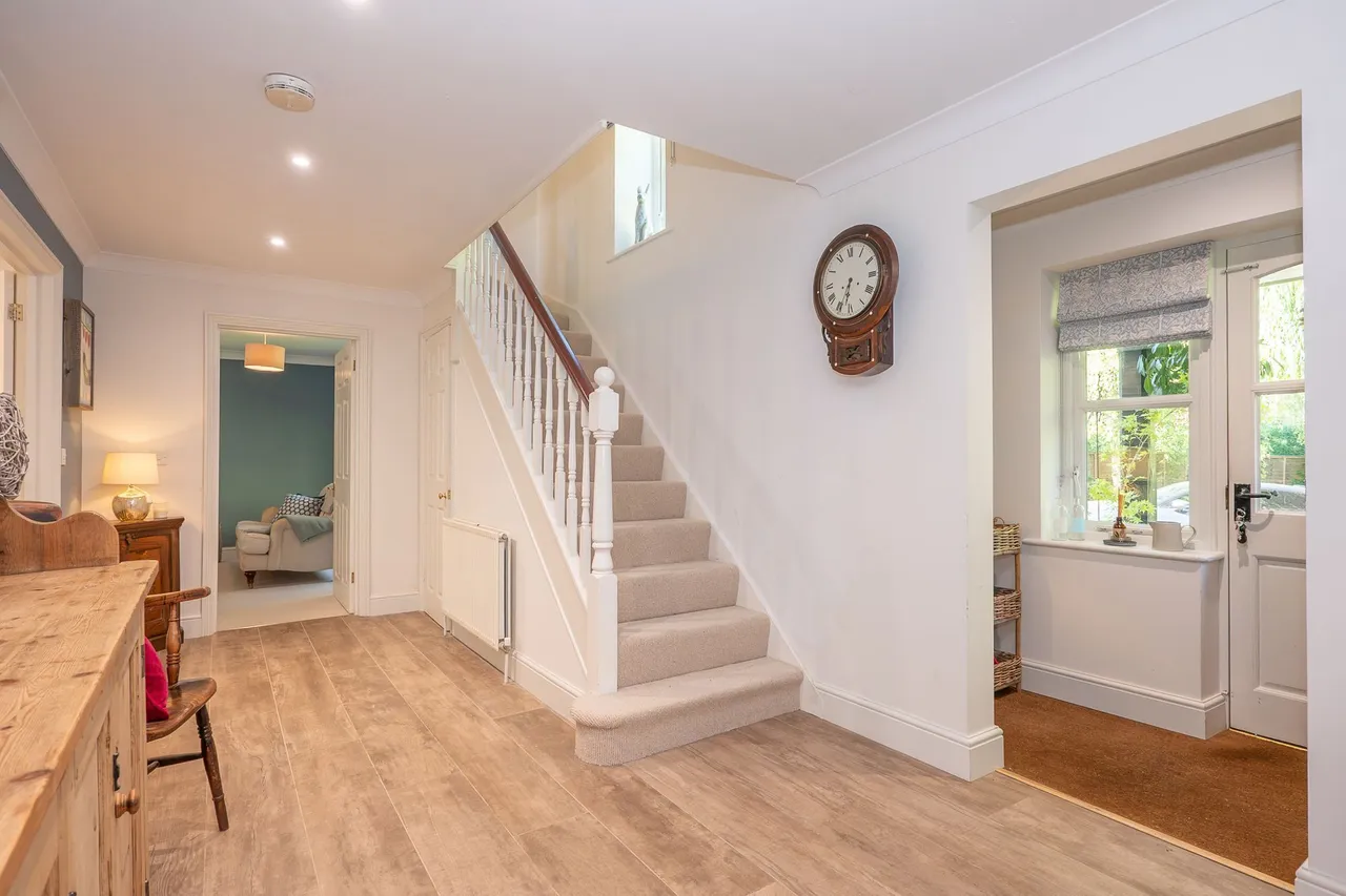 Beautifully Renovated Four-Bedroom De, photo 10