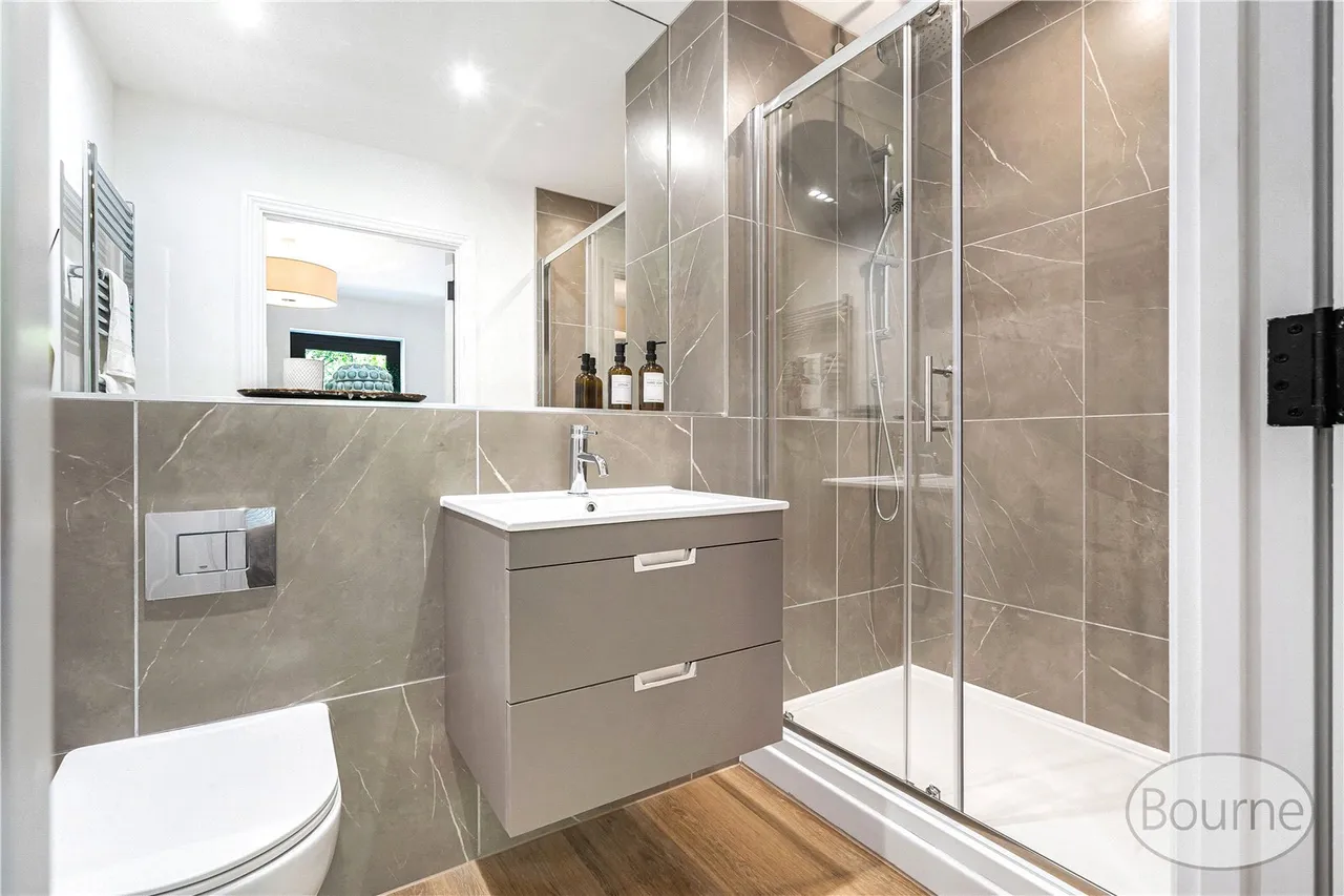 Shores Road, Horsell, GU21, photo 17