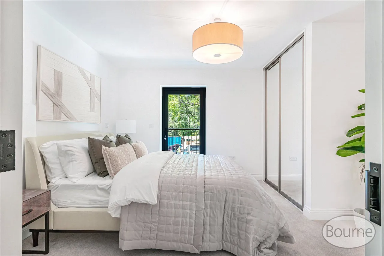 Shores Road, Horsell, GU21, photo 11