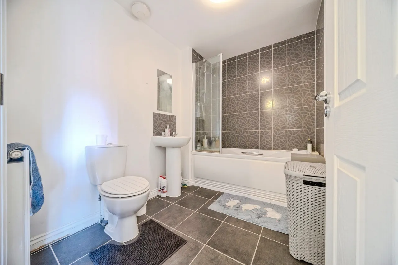 Prince Rupert Drive, AYLESBURY, Buckinghamshire, HP19, photo 14