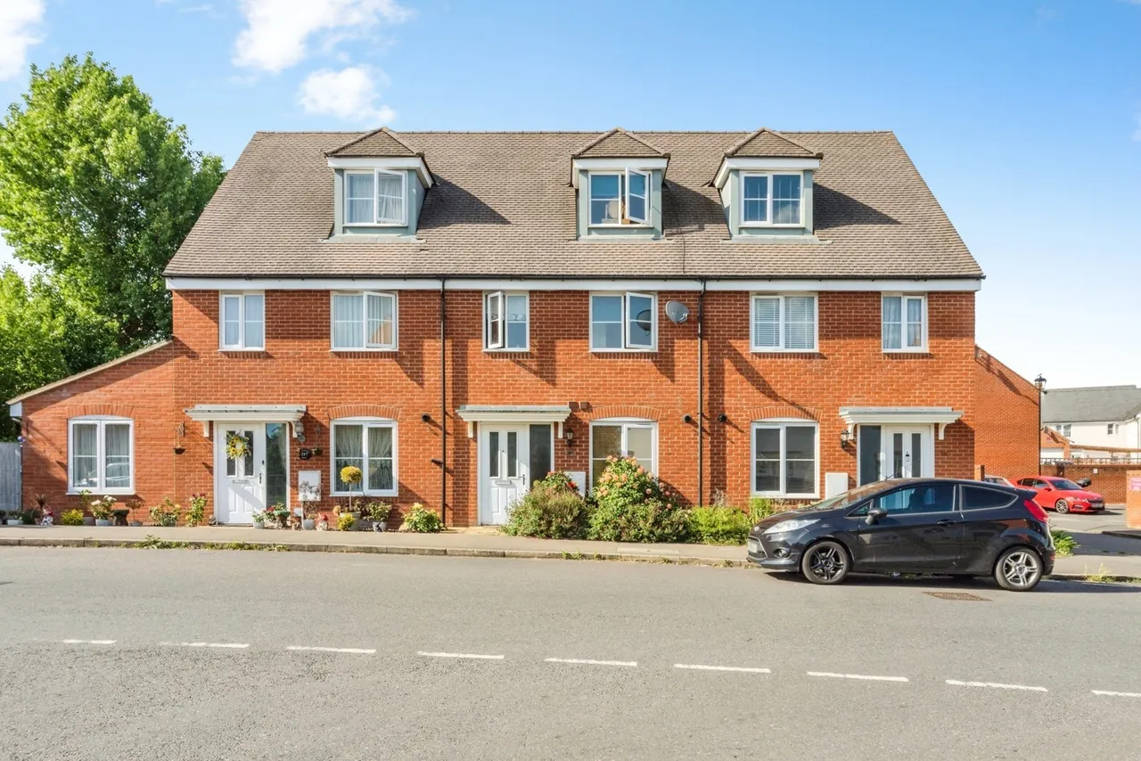3 bed house for sale — Prince Rupert Drive, AYLESBURY, Buckinghamshire, HP19
