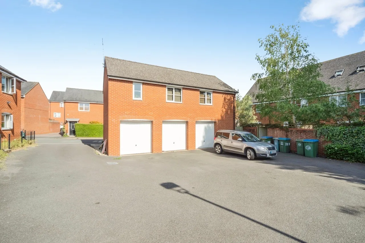 Prince Rupert Drive, AYLESBURY, Buckinghamshire, HP19, photo 3