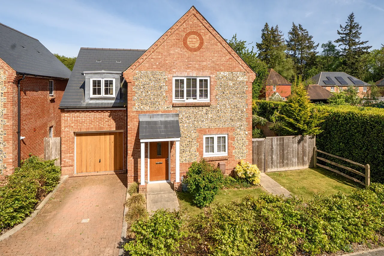 3 bed house for sale, Maddoxwood, Chichester, PO19