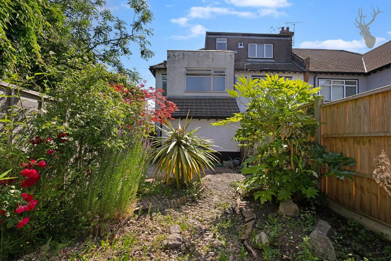 Warren Road, London, E4, photo 22