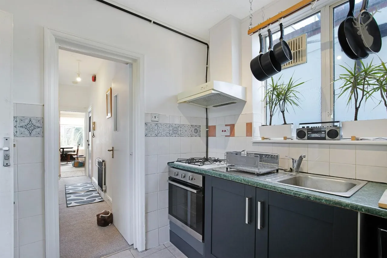 Warren Road, London, E4, photo 9