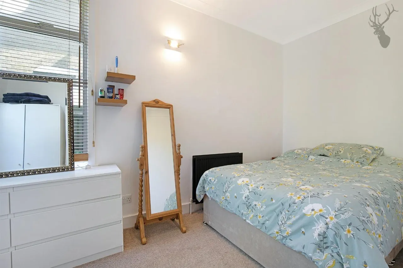 Warren Road, London, E4, photo 15
