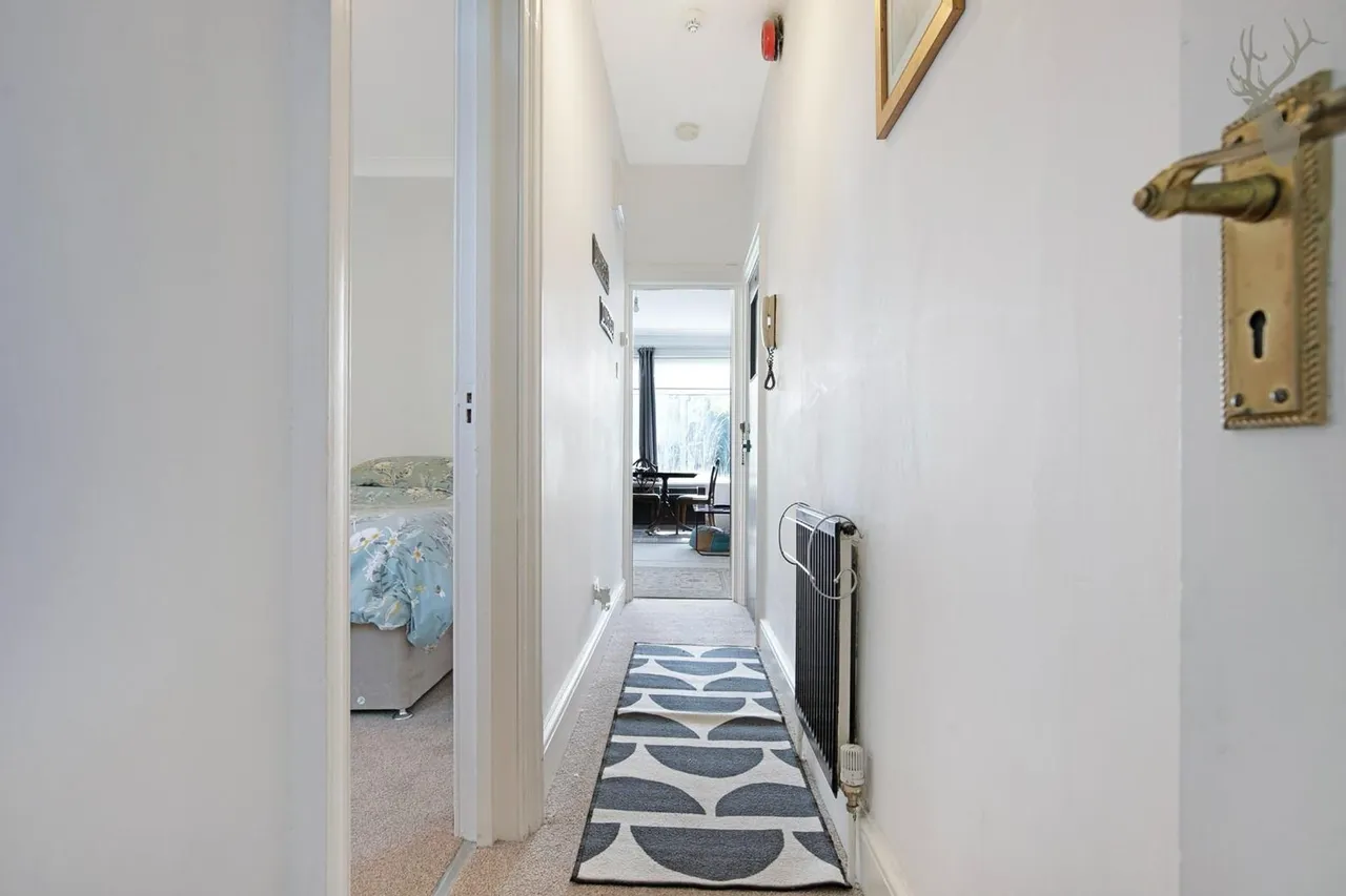 Warren Road, London, E4, photo 14