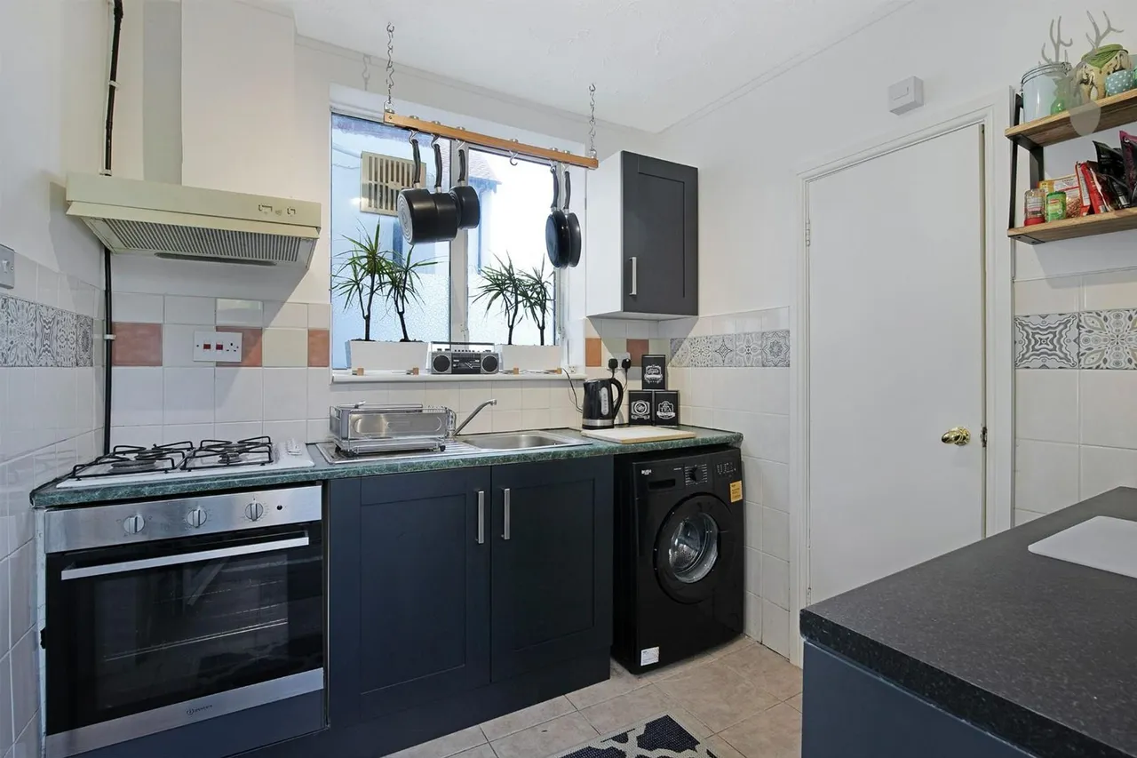 Warren Road, London, E4, photo 8