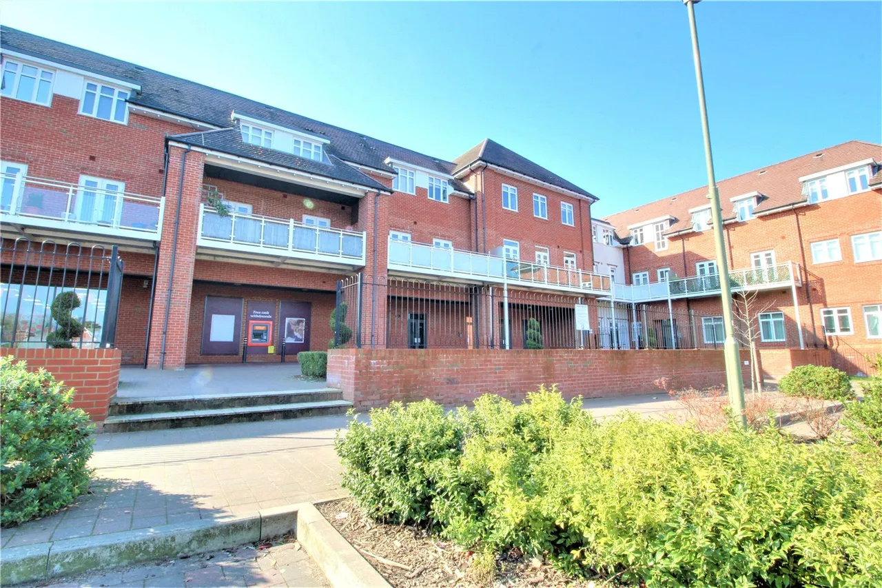 Jubilee Drive, Church Crookham, Fleet, GU52 8AY, photo 7