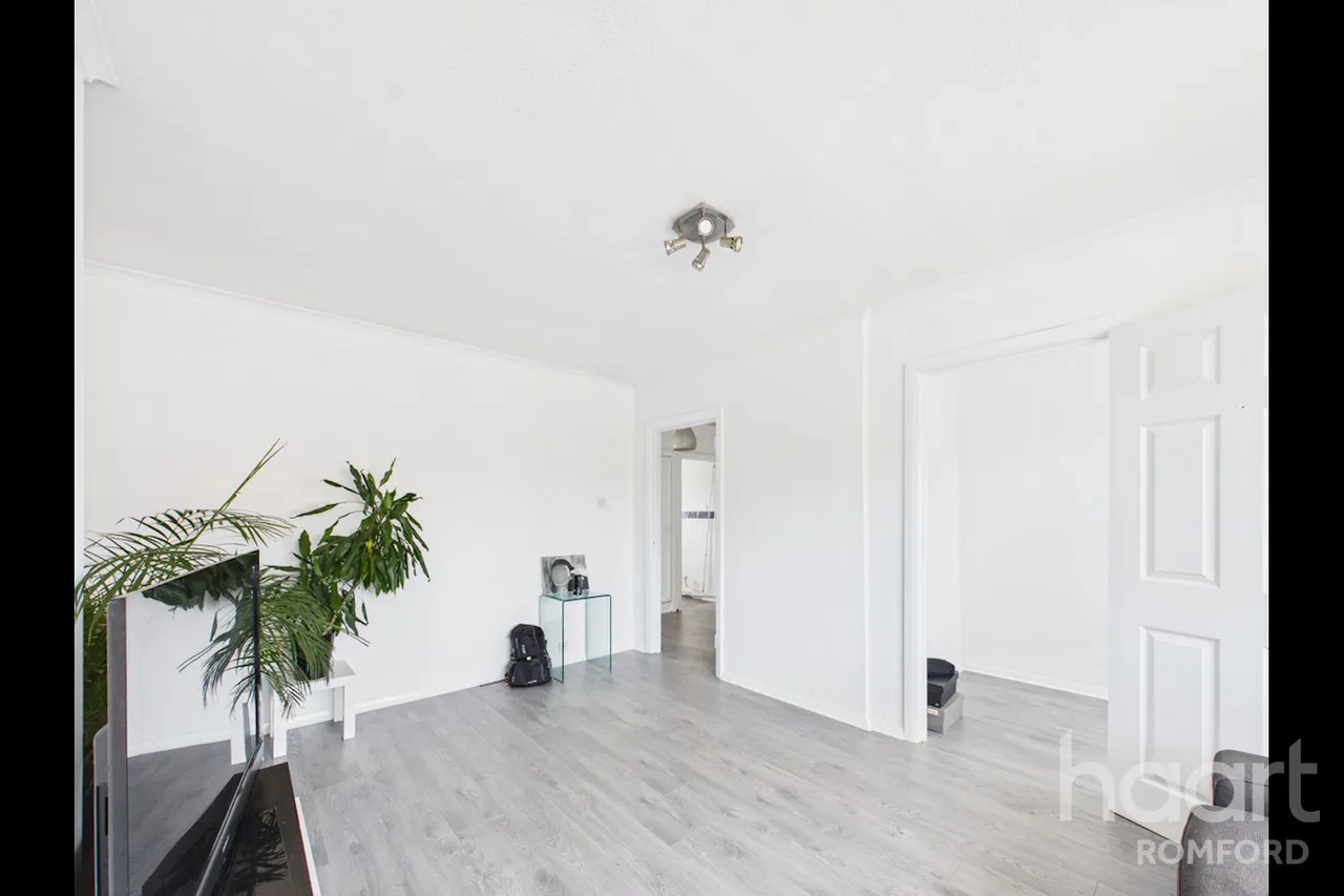 Chelmsford Avenue, Romford, RM5, photo 3