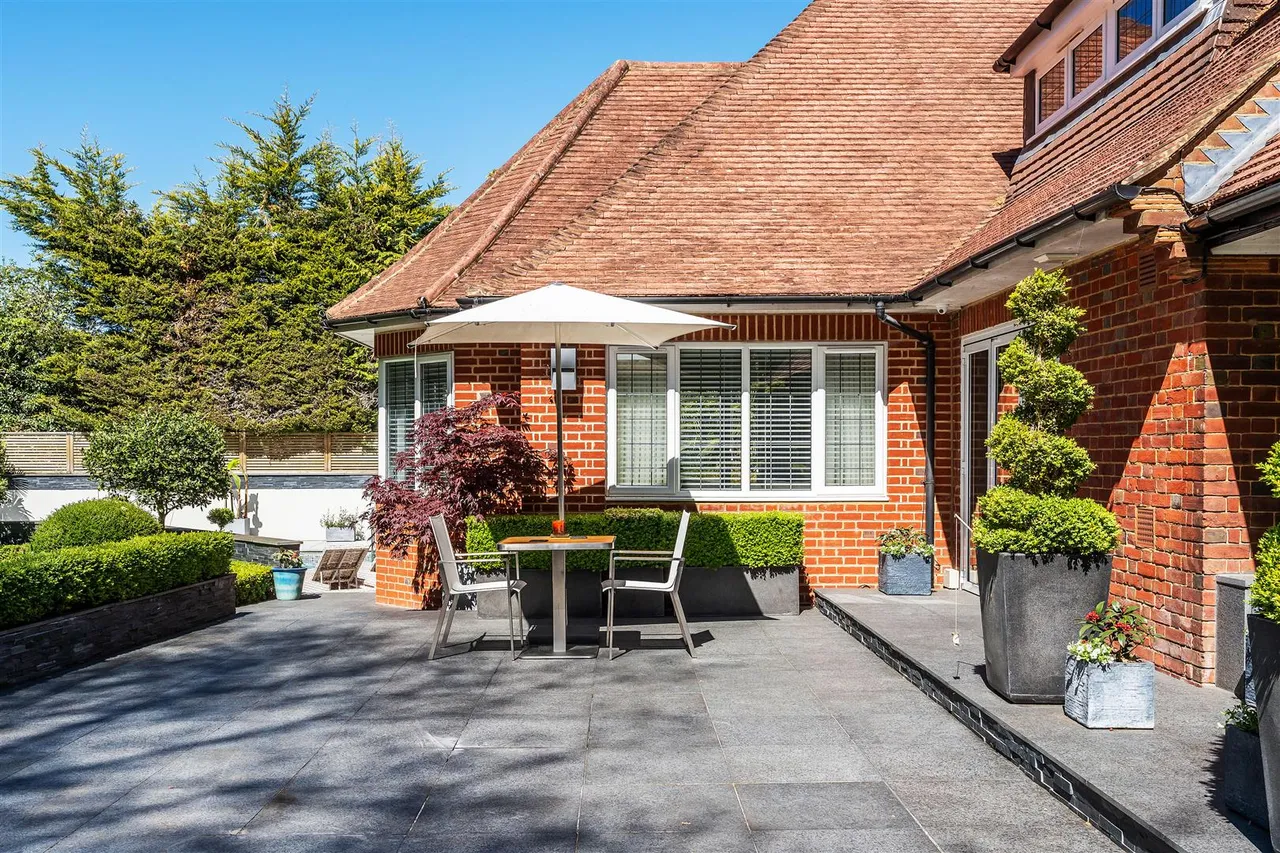 The Warren, Ashtead, KT21, photo 12