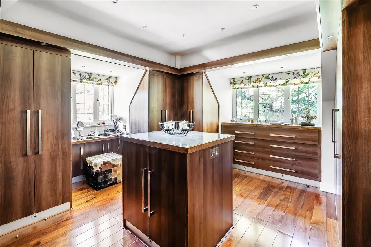 The Warren, Ashtead, KT21, photo 6
