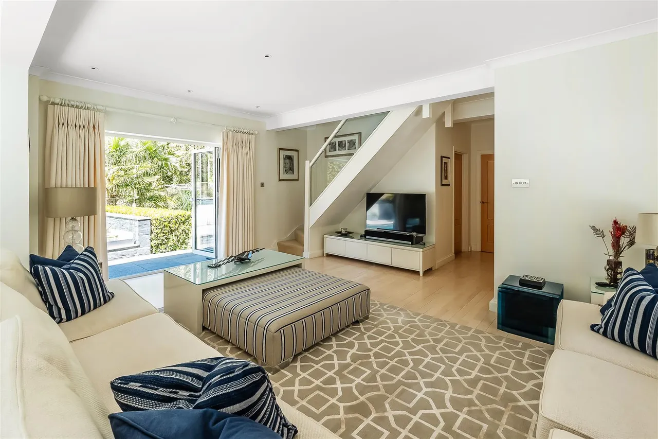 The Warren, Ashtead, KT21, photo 22