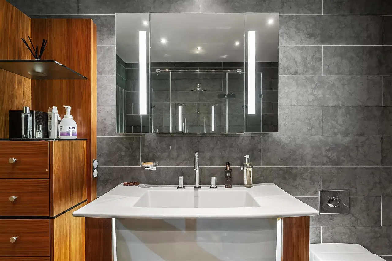 The Warren, Ashtead, KT21, photo 24