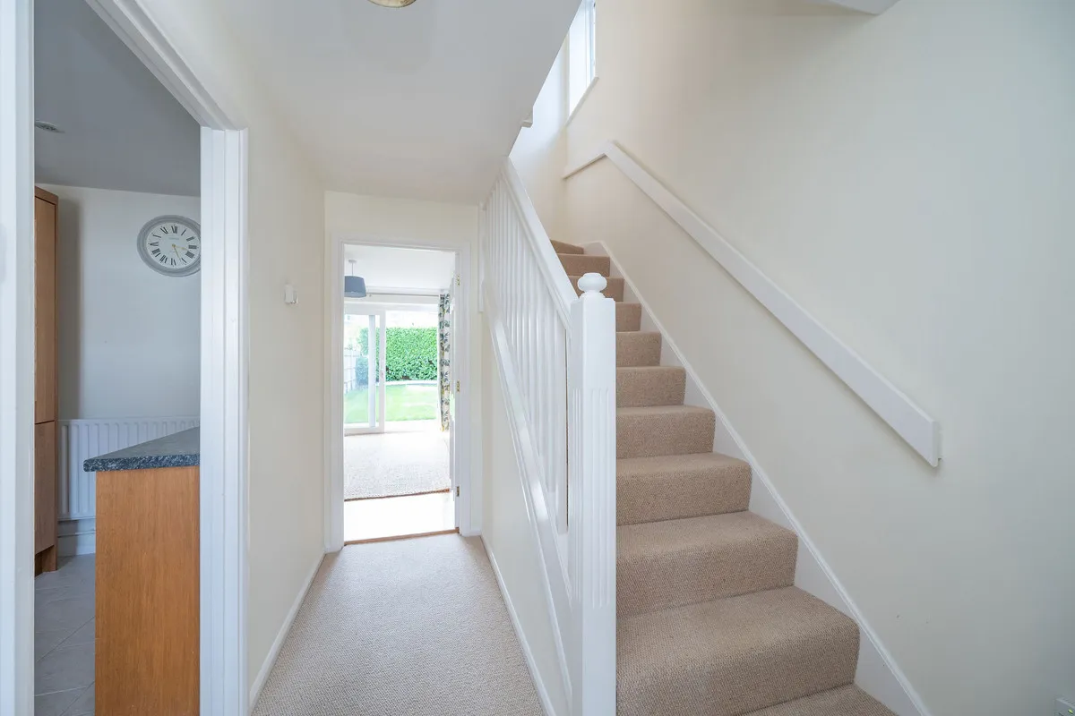 Horsham, RH13, photo 11