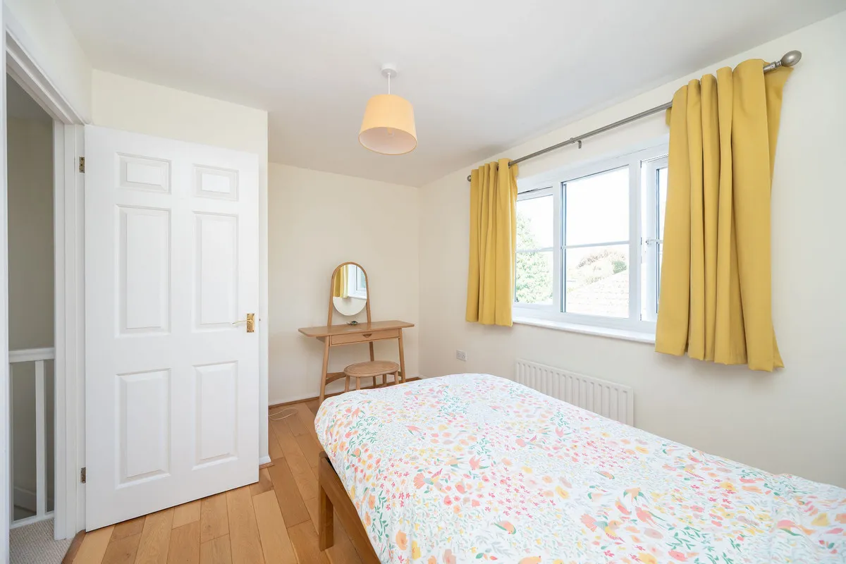 Horsham, RH13, photo 15