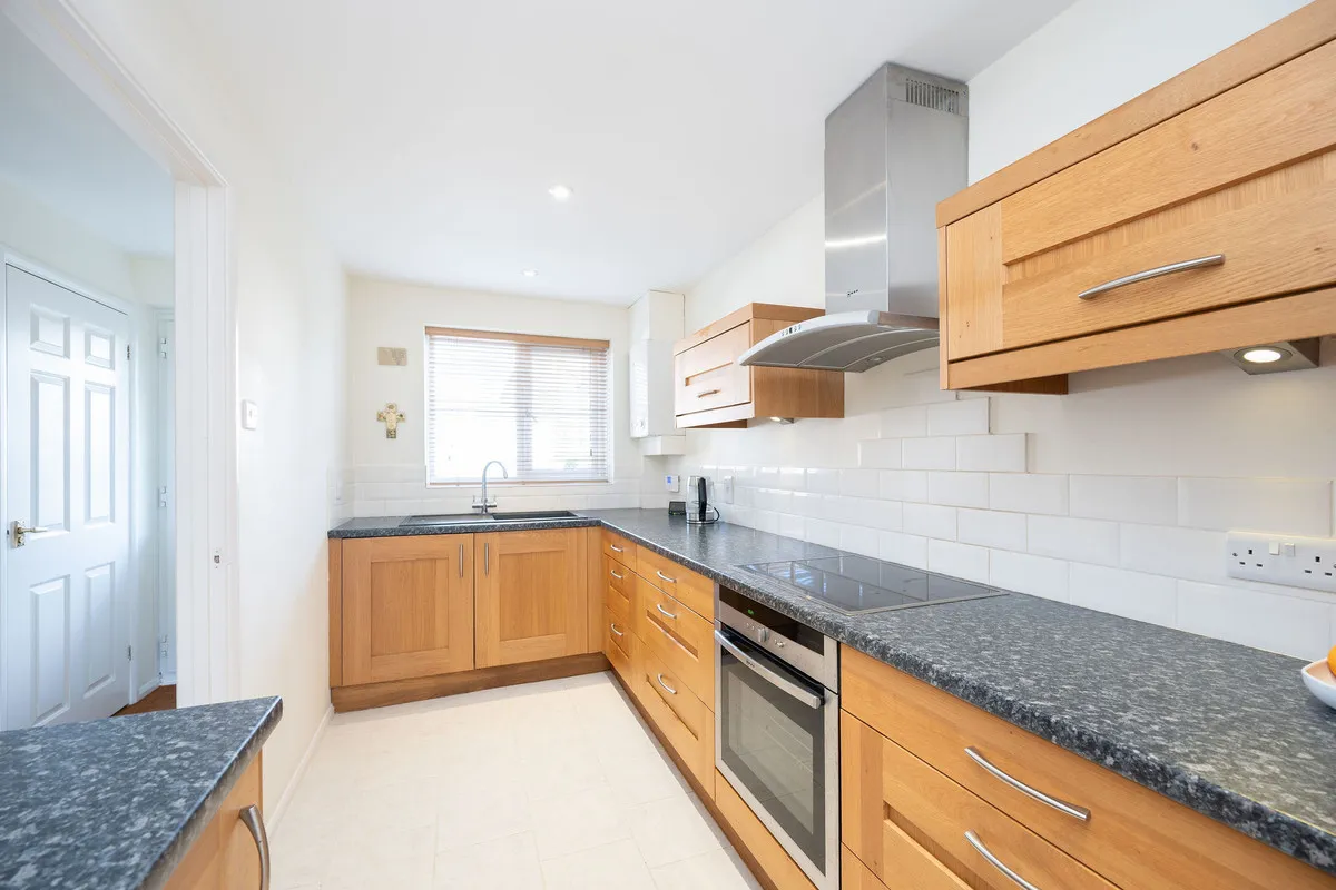 Horsham, RH13, photo 7