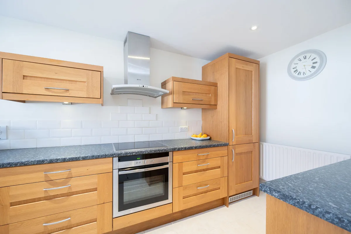 Horsham, RH13, photo 6