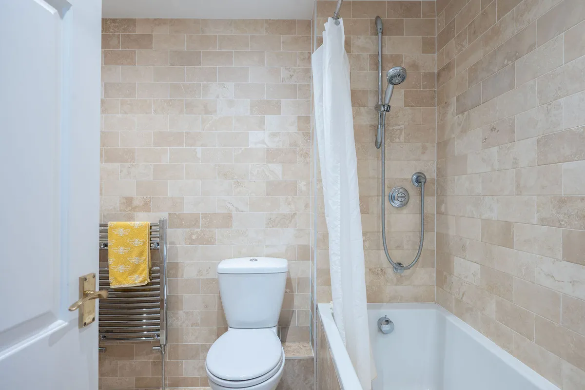 Horsham, RH13, photo 16