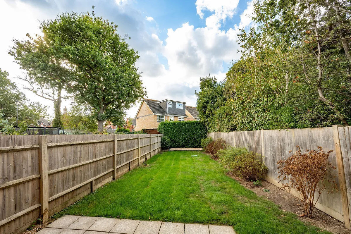 Horsham, RH13, photo 3