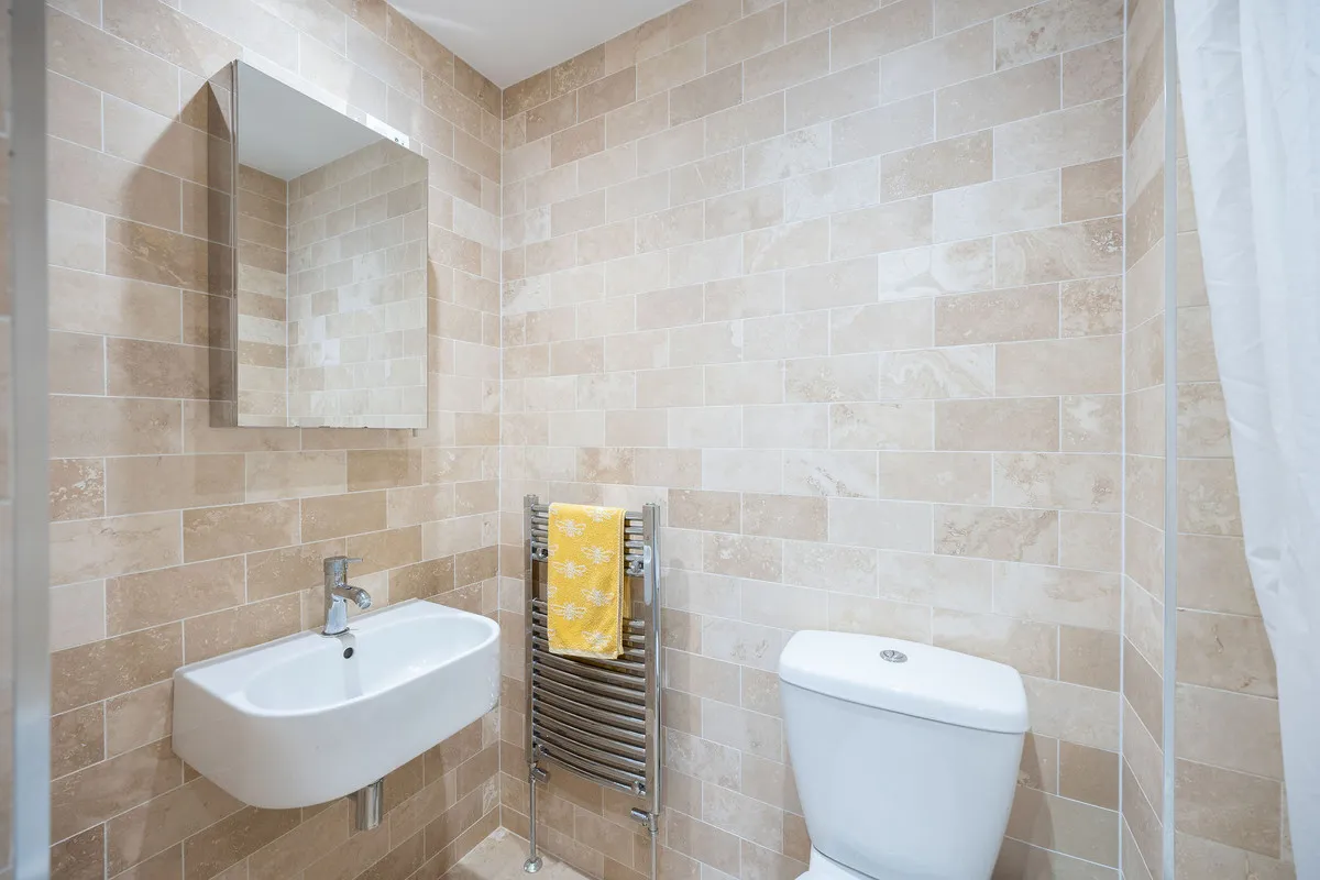 Horsham, RH13, photo 17