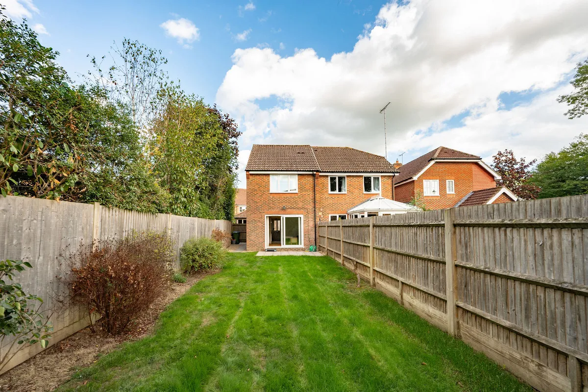 Horsham, RH13, photo 4