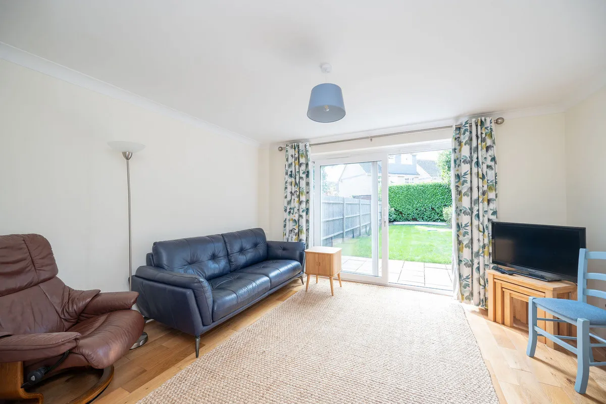 Horsham, RH13, photo 8