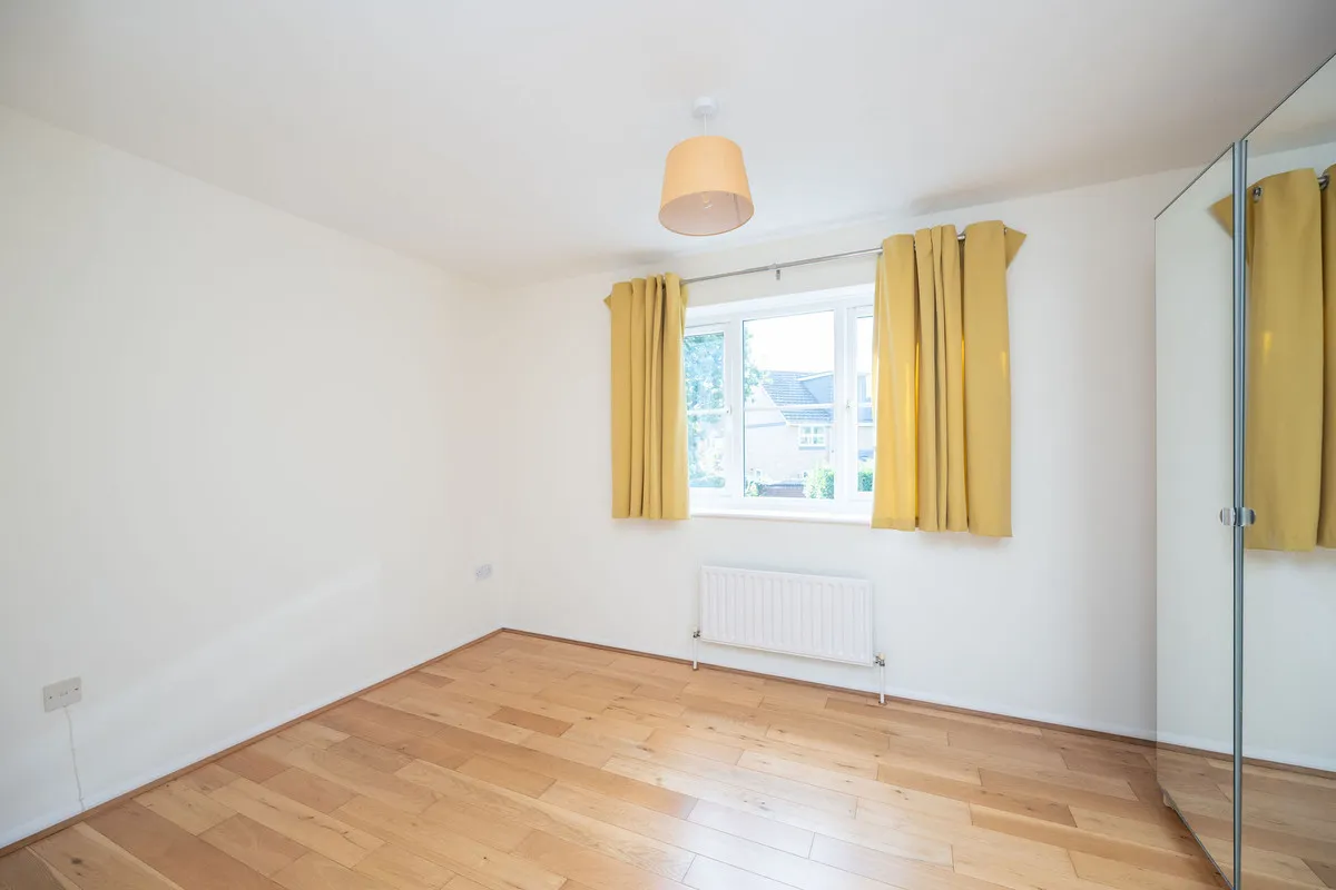 Horsham, RH13, photo 12
