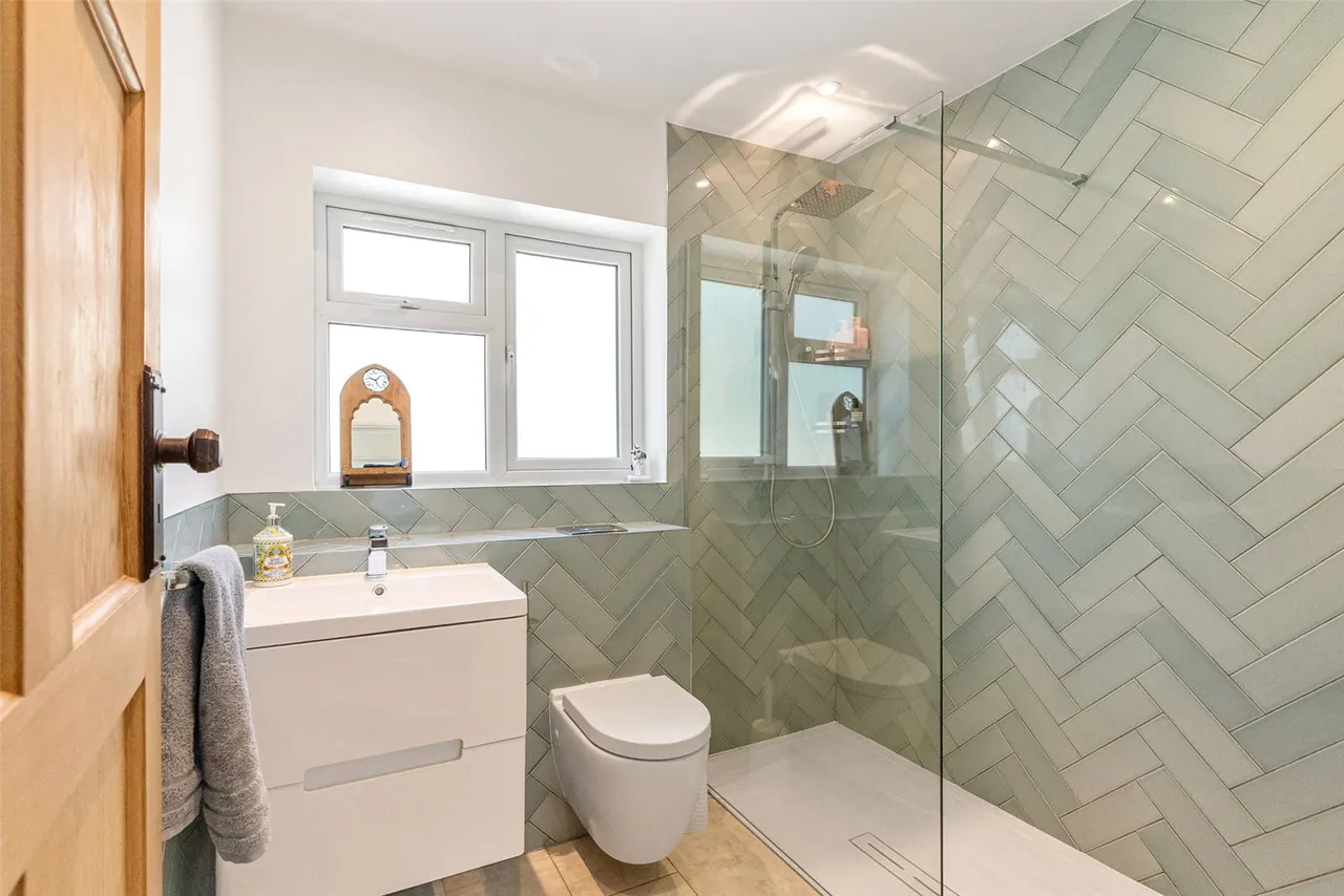 Montrose Avenue, Twickenham, TW2 6HB, photo 11