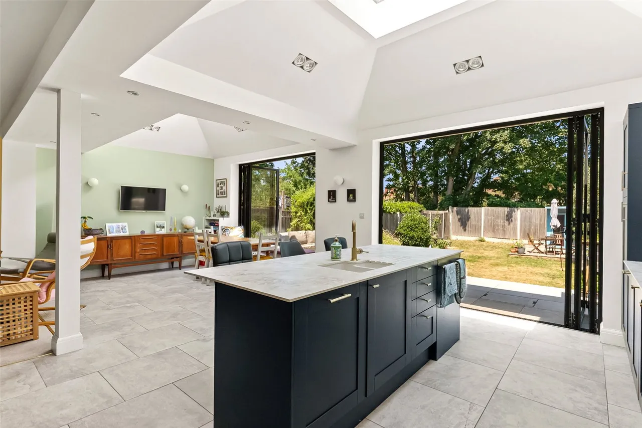 Montrose Avenue, Twickenham, TW2 6HB, photo 2