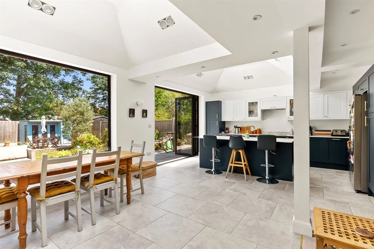 Montrose Avenue, Twickenham, TW2 6HB, photo 4