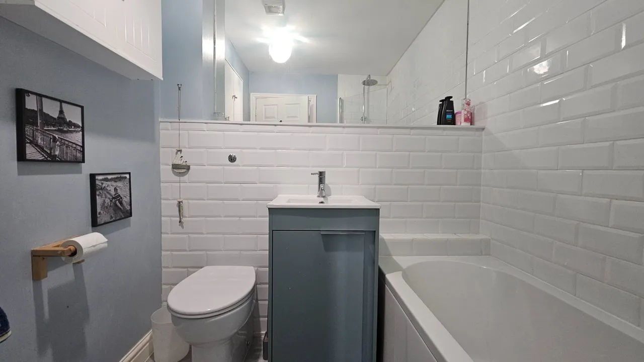 Alexander Grove, Par, PL24, photo 3