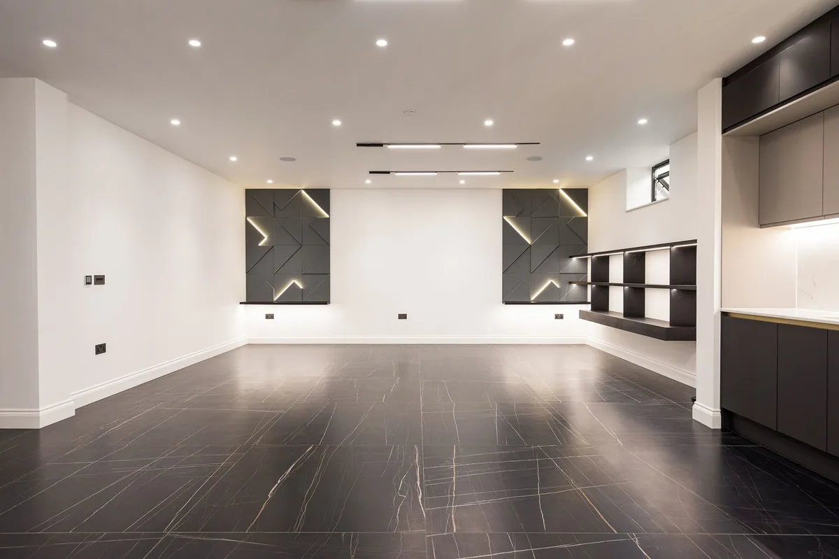 Astilbe Mansion, Brockley Hill, HA7, photo 19