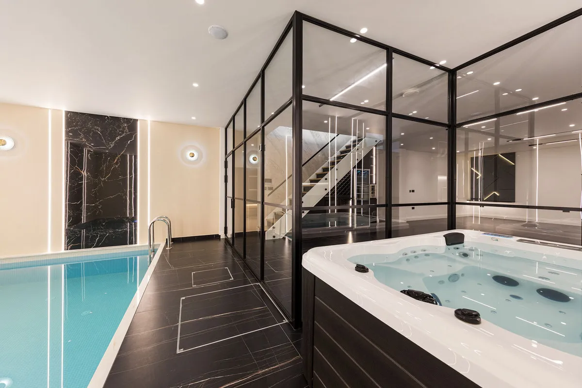 Astilbe Mansion, Brockley Hill, HA7, photo 15