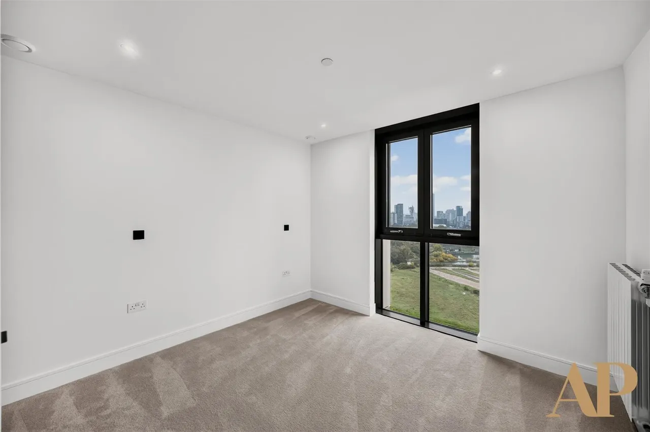 Twelve Trees Park West Ham, London, E16, photo 11