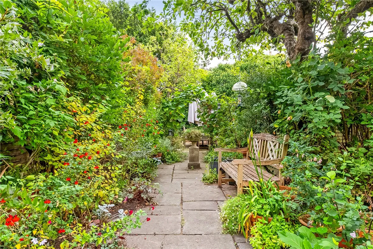 2 bed flat for sale, Althorp Road, London, SW17